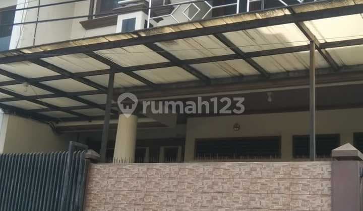 Beli Rumah Mewah Dapat Walk-in Closet Dua Dicideng Jakpus