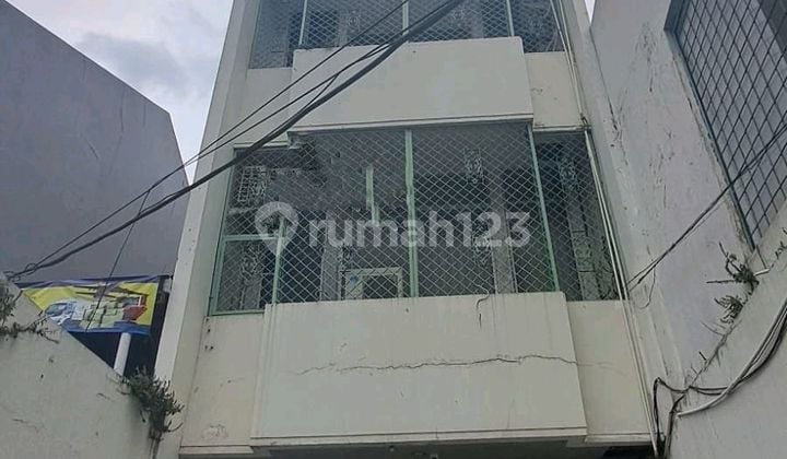 Ruko Kebahagiaan Gajah Mada Empat Setengah Lantai