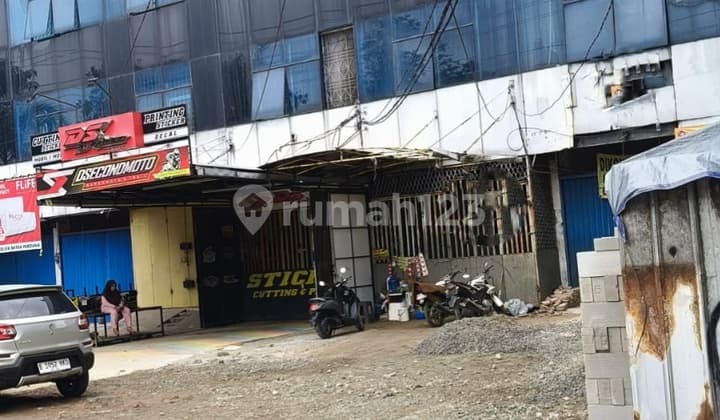 Ruko Gandeng Daan Mogot 4 Lantai Terenovasi