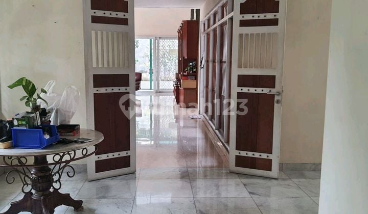 Rumah Mewah Karawaci Tangerang Carport 5 Mobil