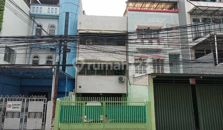 Ruko Mangga Besar Raya Tiga Setengah Lantai