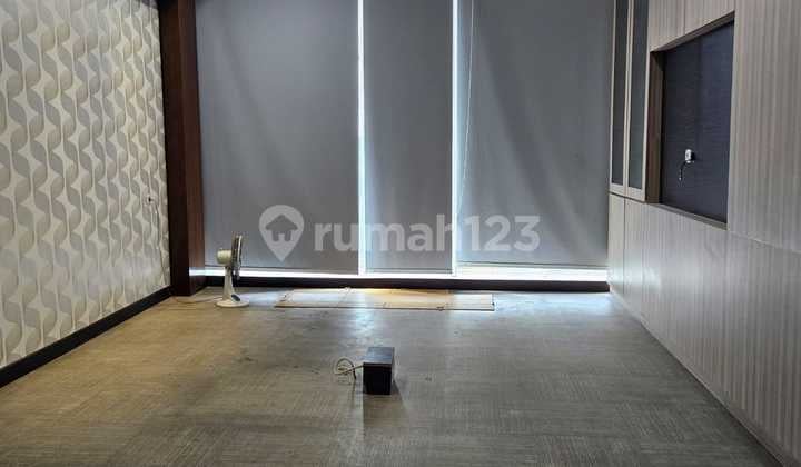Ruko Daan Mogot 4,5 Lantai Disewakan Parkir Luas