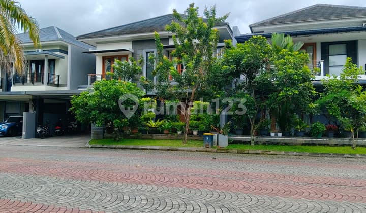 Rumah Mewah Modern Minimalis Di Perumahan Elit Bale Hinggil Residence, Jl. Kaliurang KM 8.5 Ngaglik, Sleman, Yogyakarta.