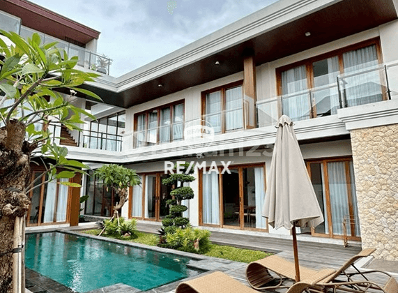 Dijual - Villa Mewah 3 Lantai di Nusa Dua, Bali