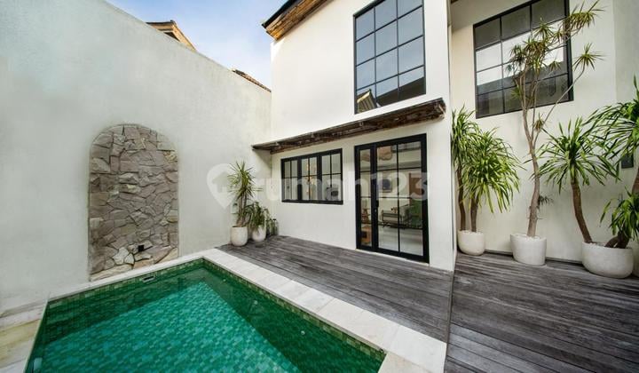 For Sale - 2-Bedroom Villa in Kerobokan, Badung (Leasehold)