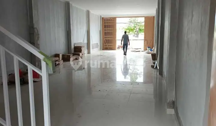 Disewakan - Ruko 2 Lantai di Jalan Mahendradatta Utama