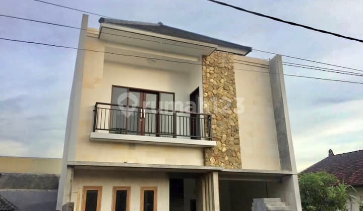 Rumah Siap Huni di Pulau Moyo Denpasar