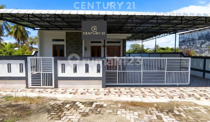 House for Rent Ready to Occupied Wide Parking Yard Singkawang City