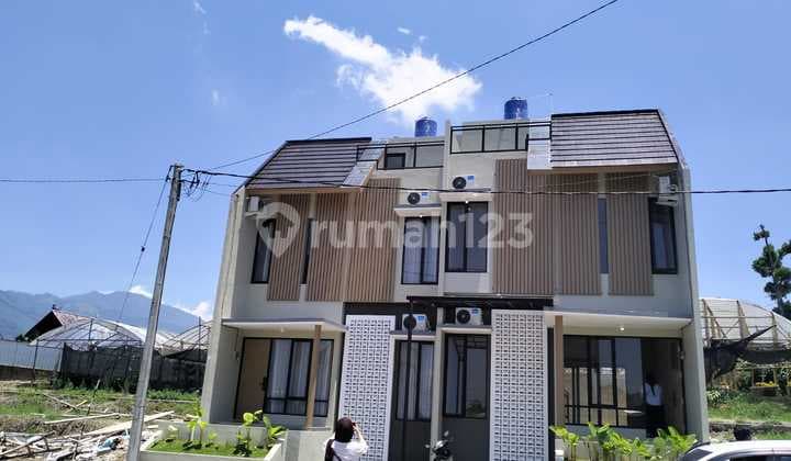 Jual Villa Cantik di Kota Batu, Ada Private Pool