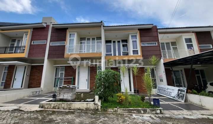 Dijual Villa Dekat Jatim Park 3 di Juunrejo Batu