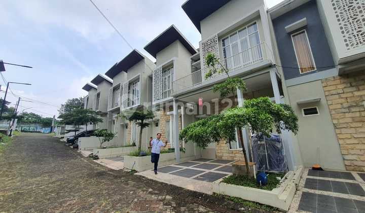 Rumah Villa 2 Lantai di Kota Batu, Dekat dengan Jatim Park 2