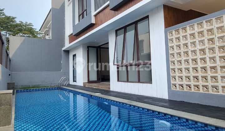 Rumah Luxury dengan Private Pool Discovery Bintaro