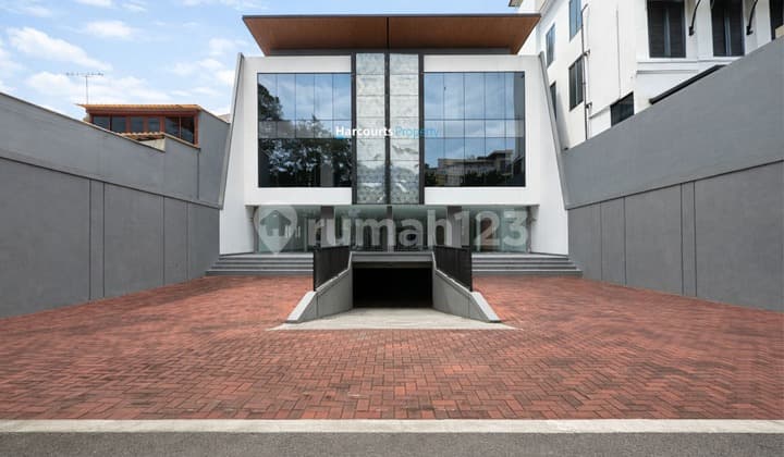 Gedung Kondisi Baru Siap Huni Area Jakarta Timur