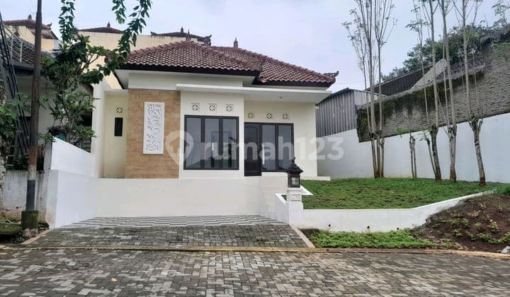 Rumah Nuansa Bali di Teras Bali Dekat Bsb Semarang