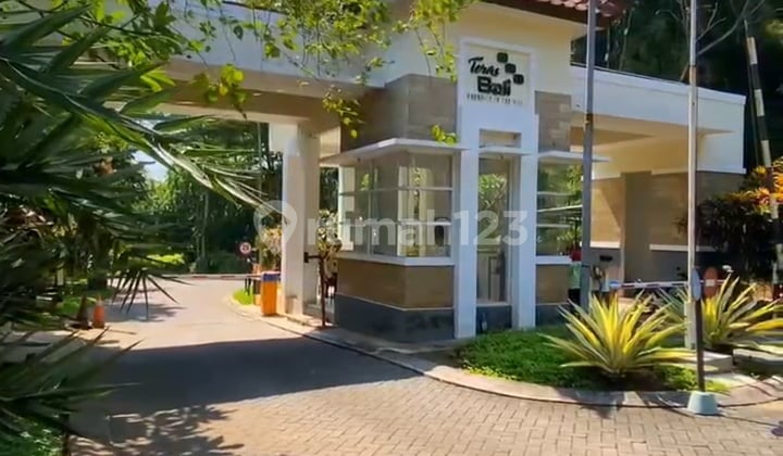 Rumah Mewah 1 Lantai Teras Bali Mijen
