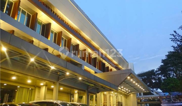 Dijual Hotel *3 di Jl Pajajaran, Bogor. Kondisi Bagus Dgn Tingkat Hunian Diatas 70%. Lebar Depan 50M Dgn Area Parkir Yg Banyak. 158 Kamar & 1 Penthouse. 13 Meeting Room & Ballroom. Fasilitas Lengkap Unk Hotel *4.