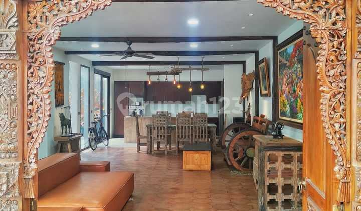 Villa Pusat Kota Seminyak Krobokan Bali Siap Huni Rj
