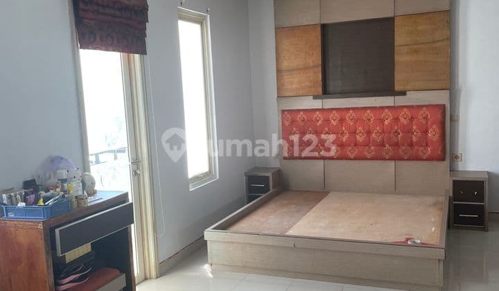 Rumah Phg 2 Lantai Semi Furnished Murah Banget dan Strategis