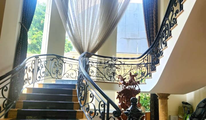 Dijual Rumah Mewah Full Furnished Modernland Tangerang