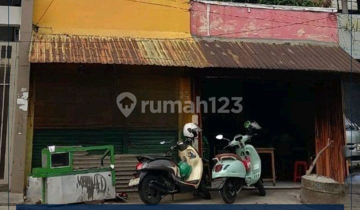 Dijual Cepat Bangunan Hitung Tanah Strategis Luas 500m2 Hanya 28jt/m2!! Cocok Utk Kost2an - Resto - Cafe - Perkantoran - Tempat Olahraga - Etc. Jakbar