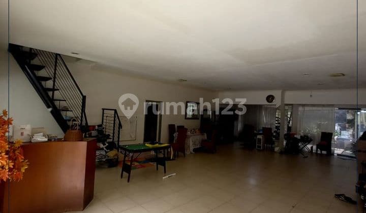 For Sale: Excellent Commercial Building in Gunawarman Only 50 Billion!! Strategic Location and Spacious Parking Lot - Kebayoran Baru - South Jakarta