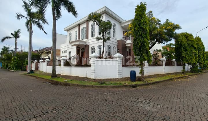 Disewakan Rumah Hoek Pantai Mutiara Pluit Luas 586M2 Ada 4 Kamar Tidur Hanya 700 Juta/Thn!! Pluit