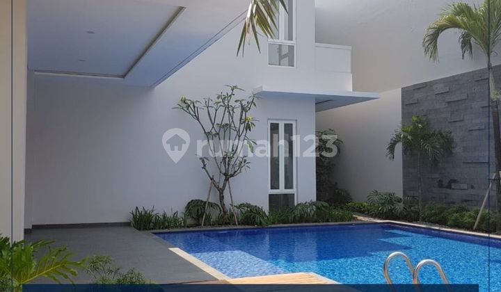 Rumah Villa Baru Posisi Hook Lt 912m2 Ada Private Pool Hanya 12 Miliar!! Jaktim