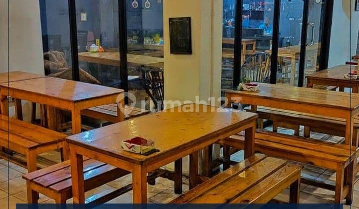 Disewakan Ruko Gedung Hoek Pinggir Jalan Utama Sangat Strategis Luas 176m2 Hanya 280jt/thn!! Cocok Utk Resto, Cafe, Etc!! Jakbar