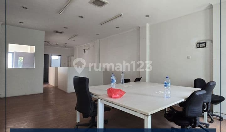 Disewakan Ruko Gandeng di Senayan Kebayoran Baru Luas 230M2 Hanya 750Jt/Thn, bisa Sewa 1 Ruko! Cocok Utk Resto, Cafe, Bar, Perkantoran, Etc! Jaksel