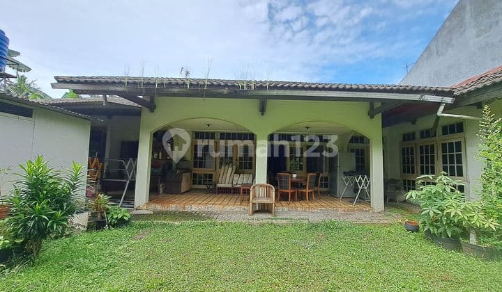 Rumah Hitung Tanah di Komplek Cinere Estate.