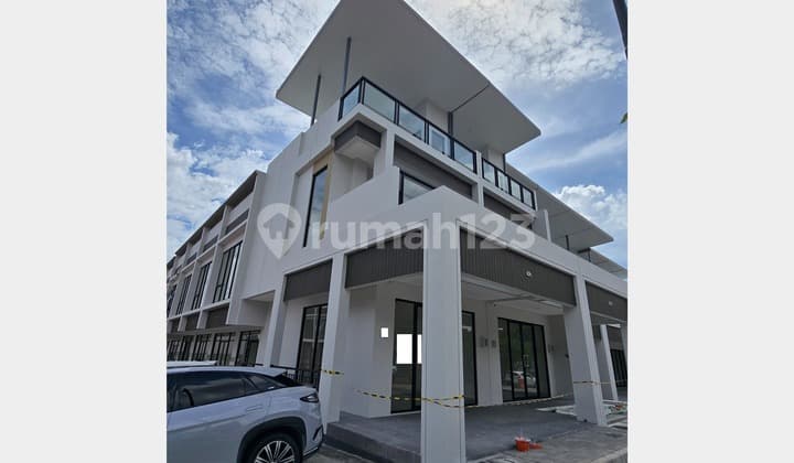 For Rent: Sorrento Grande East Corner Shophouse in Gading Serpong, Tangerang