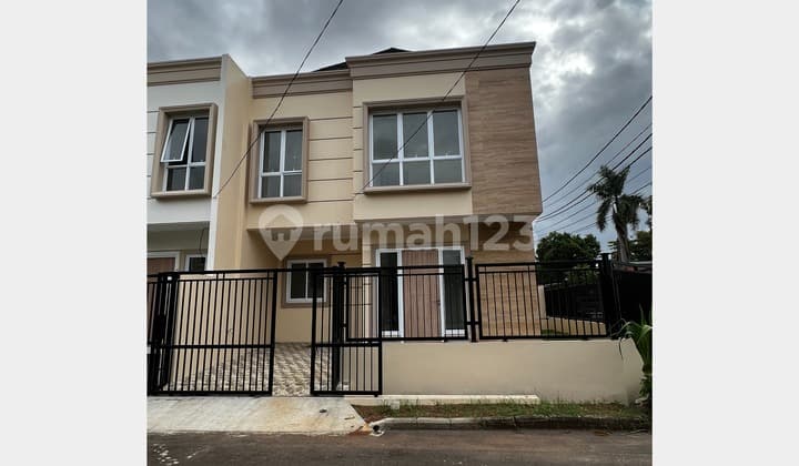Asri House Hook Position in Gading Serpong, Tangerang