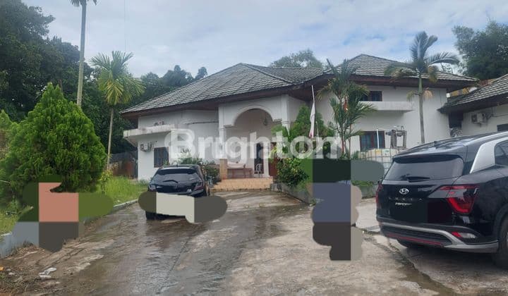 DISEWAKAN RUMAH LUAS DI KOMPLEK PUPUK BALIKPAPAN