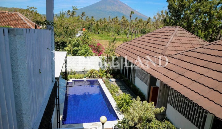 4BR Villa in Amed Beach