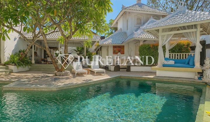 2BR Modern Balinese Villa in Kerobokan