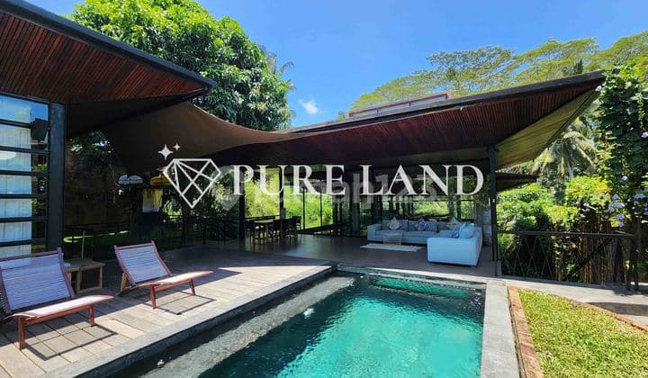 3Br Iconic Designer's Villa In Ubud