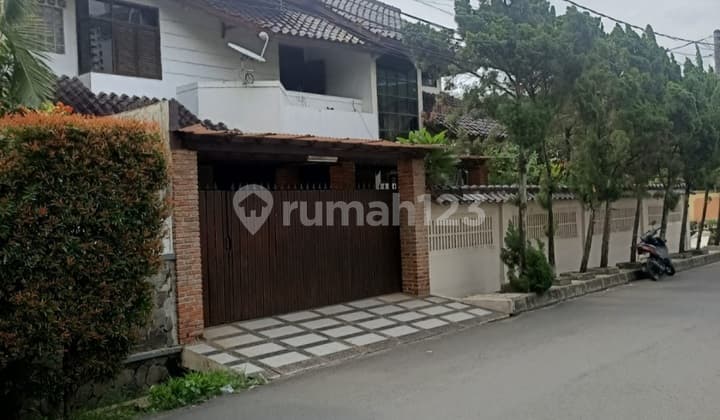 Lebak Bulus Dekat Stasiun MRT