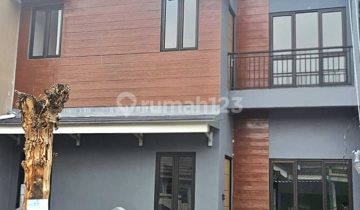 Rumah 2 Lantai SHM Hadap Selatan Posisi Depan di BSD Nusaloka Tangerang