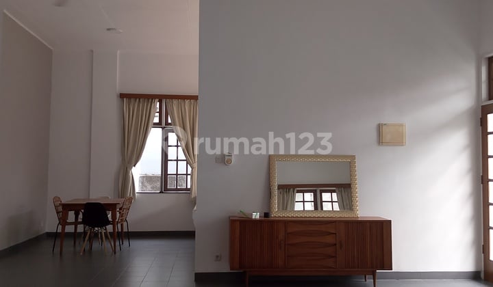 Rumah Bagus Siap Huni 2,5 Lantai Lokasi Strategis di Srengseng Sawah, Jagakarsa - Jakarta Selatan