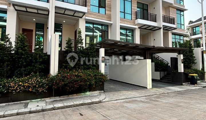 Sewa Townhouse Mewah Brand New Lokasi Premium di Pondok Indah - Jakarta Selatan