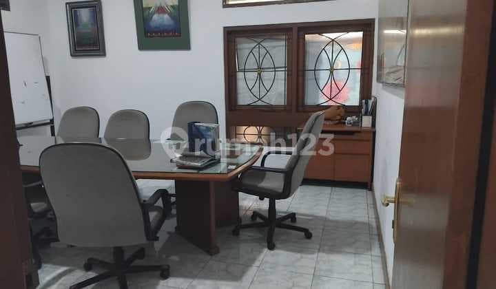 Old House with Large Yard, Very Strategic Location on the Side of Tebet Main Road, South Jakarta