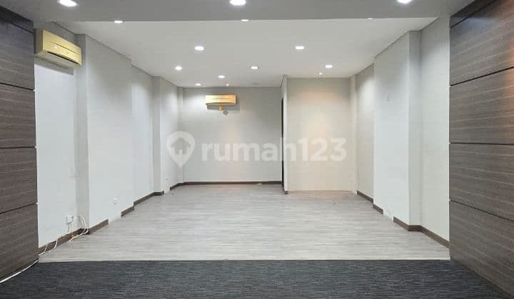 Disewakan Ruko 3,5 Lantai di Jl. Jalur Sutera Alam Sutera Tangerang
