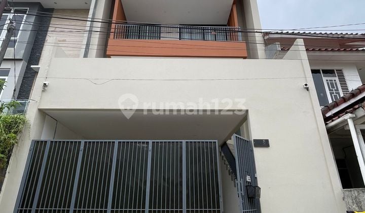 Luxury 4-Story Premium Design House in Pulomas, East Jakarta