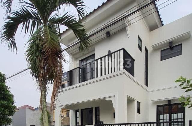 Rumah Cantik 2 Lantai Siap Huni di Anggrek Loka BSD - SHM
