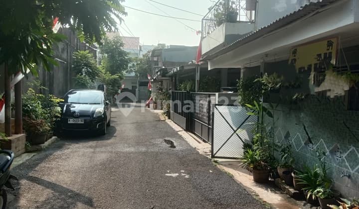 Rumah Asri 1,5 Lantai Siap Huni Lokasi Strategis di Gandaria, Jakarta Selatan