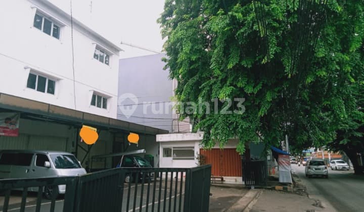 Disewakan 1 Unit Ruko di Jalan H. Nawi Raya, Gandaria Selatan - Jakarta Selatan