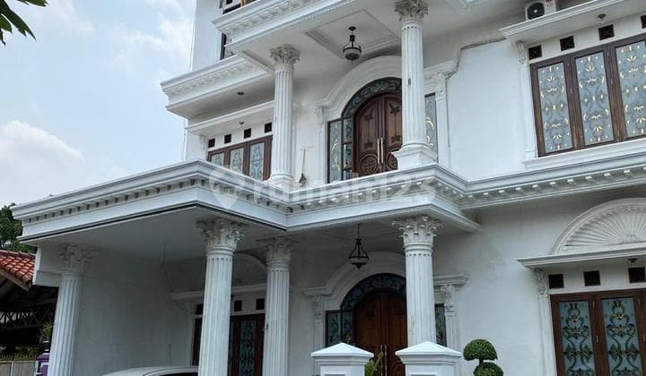 Dijual Rumah 3 Lantai di Palem Semi Karawaci