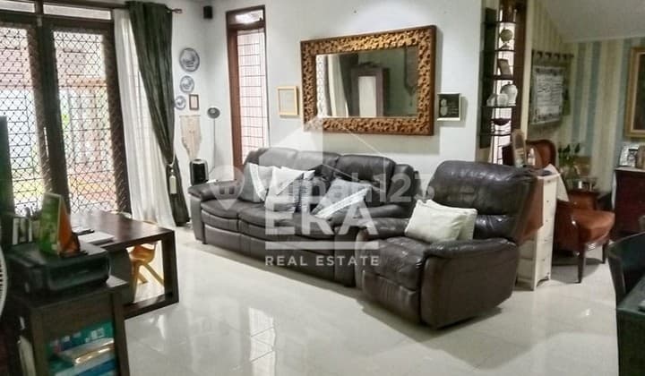 For Sale: House with Spacious Yard in Jombang Raya