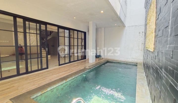 Rumah Mewah Classik View Gunung Full Furnished di Sentul City, Bogor