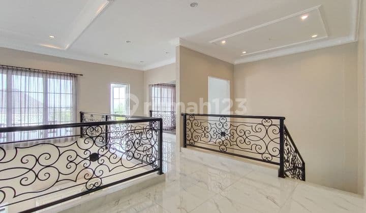 Rumah Mewah Classik View Gunung Full Furnished di Sentul City, Bogor